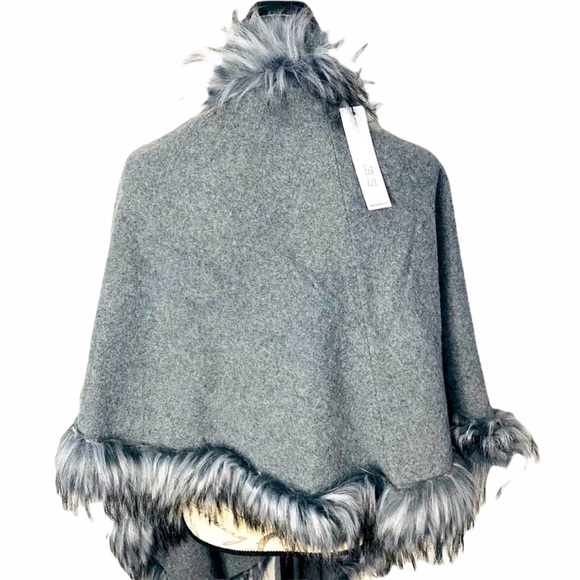 Love Token Faux-Fur Trimmed Poncho - Picture 2 of 3